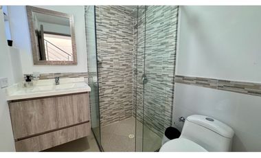 Casa de tres pisos con terraza en venta permuta - Las Mercedes Palmira