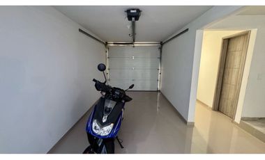 Casa de tres pisos con terraza en venta permuta - Las Mercedes Palmira