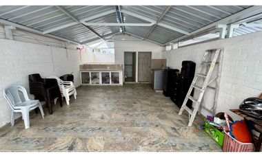 Casa de tres pisos con terraza en venta permuta - Las Mercedes Palmira