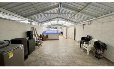 Casa de tres pisos con terraza en venta permuta - Las Mercedes Palmira