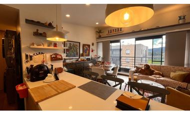 Apartamento esquinero. Excelente remodelado 4 alcobas. Cajicá