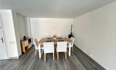 Apartamento remodelado para arriendo en Santa Bárbara