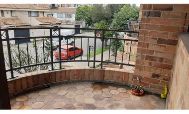Apartamento remodelado para arriendo en Santa Bárbara