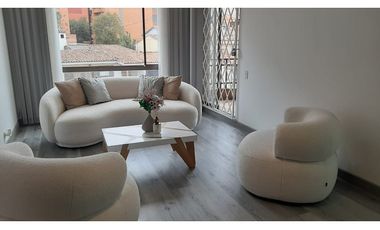 Apartamento remodelado para arriendo en Santa Bárbara
