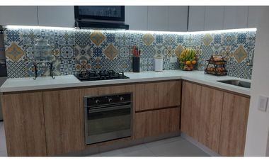 Apartamento remodelado para arriendo en Santa Bárbara