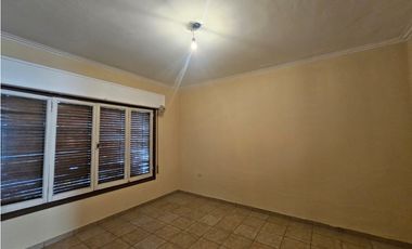 CASA · EN ALQUILER · GODOY CRUZ · BARRIO PARQUE · 3 DOR ·