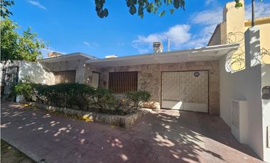 CASA · EN ALQUILER · GODOY CRUZ · BARRIO PARQUE · 3 DOR ·