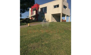 CASA EN COSTA ESMERALDA A LA VENTA - BARRIO DEPORTIVO I - LOTE 161