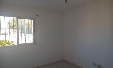 ALQUILER CASA DUPLEX EN GUAYMALLEN - SEMIPRIVADO