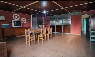 CASA QUINTA 4 AMBIENTES PILETA PARQUE