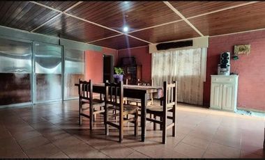 CASA QUINTA 4 AMBIENTES PILETA PARQUE