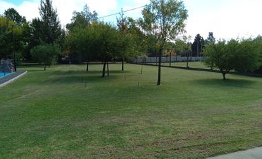 CASA QUINTA 4 AMBIENTES PILETA PARQUE
