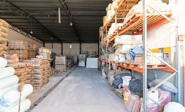 GALPÓN EN VENTA BARRIO BELLA VISTA CON OFICINAS