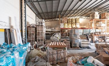 GALPÓN EN VENTA BARRIO BELLA VISTA CON OFICINAS