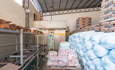 GALPÓN EN VENTA BARRIO BELLA VISTA CON OFICINAS