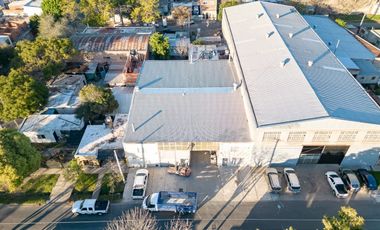 GALPÓN EN VENTA BARRIO BELLA VISTA CON OFICINAS