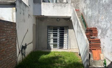 Alquiler 2 ambientes con patio Plaza Oeste