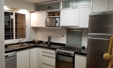 VENTA CASA 4 AMB. EN BERNAL CON MUCHO TERRENO