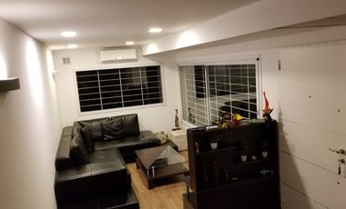 VENTA CASA 4 AMB. EN BERNAL CON MUCHO TERRENO