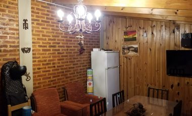 VENTA CASA 4 AMB. EN BERNAL CON MUCHO TERRENO