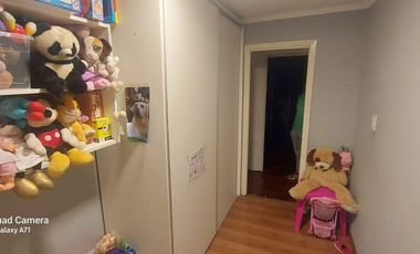 VENTA CASA 4 AMB. EN BERNAL CON MUCHO TERRENO