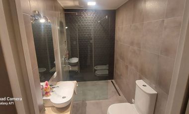 VENTA CASA 4 AMB. EN BERNAL CON MUCHO TERRENO