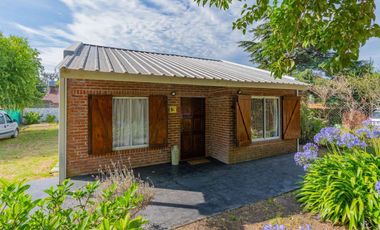 VENTA CASA 3 AMBIENTES LAS DALIAS APTA CREDITO