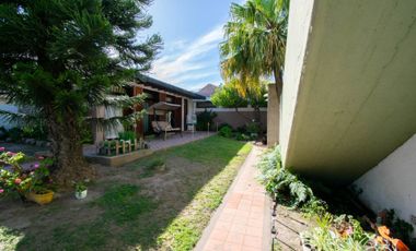 CASA 3 DORMITORIOS CON TALLER EN VENTA - TOLOSA