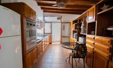 CASA 3 DORMITORIOS CON TALLER EN VENTA - TOLOSA