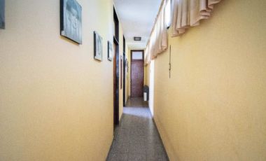 CASA 3 DORMITORIOS CON TALLER EN VENTA - TOLOSA