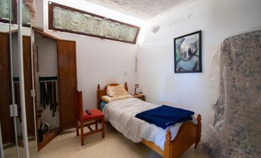CASA 3 DORMITORIOS CON TALLER EN VENTA - TOLOSA