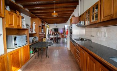 CASA 3 DORMITORIOS CON TALLER EN VENTA - TOLOSA