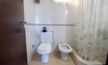 CASA 3 DORMITORIOS CON TALLER EN VENTA - TOLOSA
