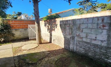 VENTA CASA  MAR DEL TUYU A METROS DEL MAR