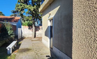 VENTA CASA  MAR DEL TUYU A METROS DEL MAR