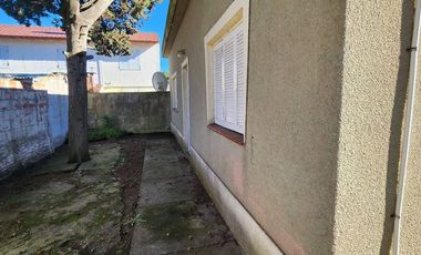 VENTA CASA  MAR DEL TUYU A METROS DEL MAR