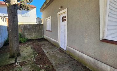 VENTA CASA  MAR DEL TUYU A METROS DEL MAR
