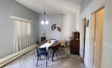 VENTA CASA  MAR DEL TUYU A METROS DEL MAR