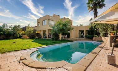Casa en Venta en Colegio Wenlock, San Carlos de Apoquindo