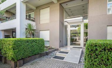 Venta depto 3 amb en Lomas con  cochera y pileta