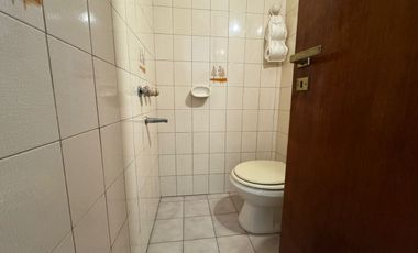 CASA 4 AMB / COCHERA / JARDIN / PARILLA