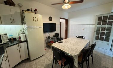 CASA 4 AMB / COCHERA / JARDIN / PARILLA