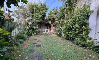 CASA 4 AMB / COCHERA / JARDIN / PARILLA