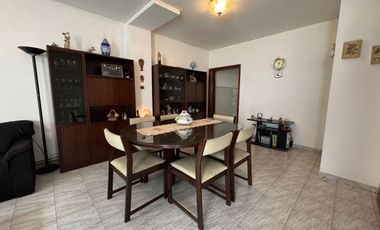 CASA 4 AMB / COCHERA / JARDIN / PARILLA