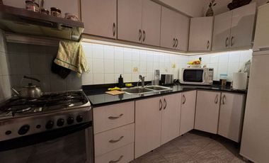 CASA 4 AMB / COCHERA / JARDIN / PARILLA