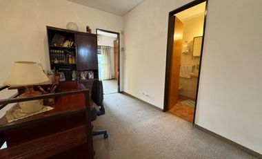 CASA 4 AMB / COCHERA / JARDIN / PARILLA