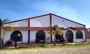 EN VENTA SALON DE EVENTOS CON ALBERCA EN AGUASCALIENTES