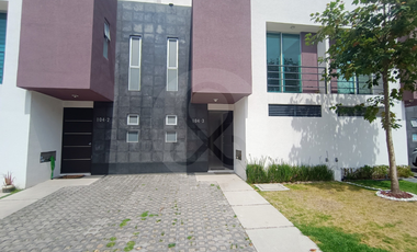 Casa en condominio en venta en La Loma