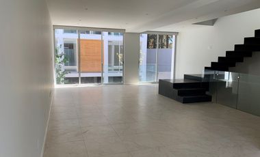 CONTADERO CASA EN CONDOMINIO EN RENTA  CON TERRAZA Y JARDÍN