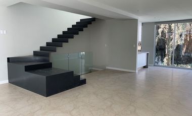 CONTADERO CASA EN CONDOMINIO EN RENTA  CON TERRAZA Y JARDÍN